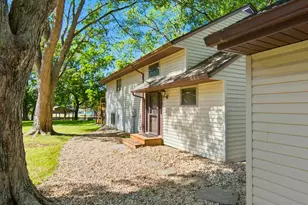 154 Beachview Ct, Varna, IL 61375 - Photo 4