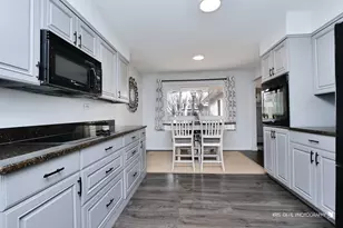 1806 Portsmouth Ln, Schaumburg, IL 60194 - Photo 12