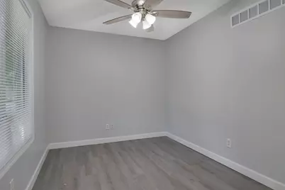 1301 W Wood Street, Bloomington, IL 61701 - Photo 18