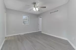 1301 W Wood St, Bloomington, IL 61701 - Photo 14