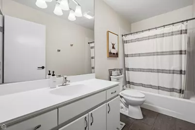939 W Huron Street #201, Chicago, IL 60642 - Photo 14