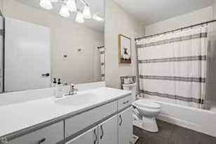 939 W Huron St, Chicago, IL 60642 - Photo 14