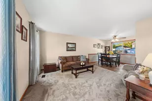 677 Windemere Ln, Carol Stream, IL 60188 - Photo 4