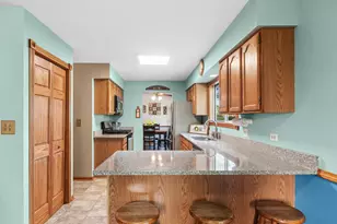 677 Windemere Ln, Carol Stream, IL 60188 - Photo 8