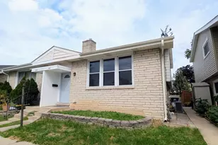 382 Dover Dr, Des Plaines, IL 60018 - Photo 1