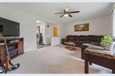 641 Clearmont Drive, Elk Grove Village, IL 60007 - Photo 6