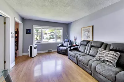 2713 N 75th Avenue, Elmwood Park, IL 60707 - Photo 4