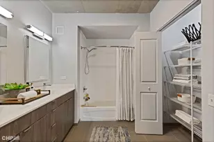 1025 W Addison St, Chicago, IL 60613 - Photo 14