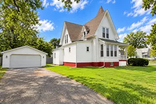 208 W Pells St, Paxton, IL 60957 - Photo 4