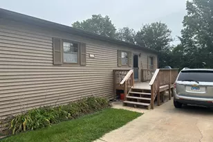 17 Cedar Ln, Sandwich, IL 60548 - Photo 2