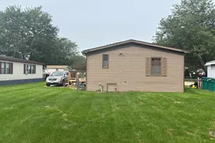 17 Cedar Ln, Sandwich, IL 60548 - Photo 4