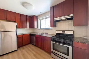2704 W Lunt Ave, Chicago, IL 60645 - Photo 2