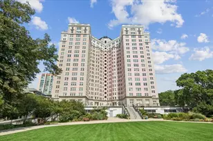 5555 N Sheridan Rd, Chicago, IL 60640 - Photo 1