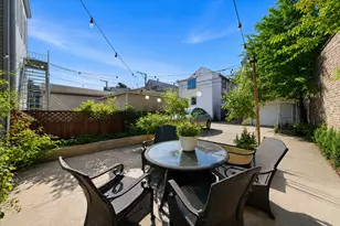 1433 W Superior St, Chicago, IL 60642 - Photo 32
