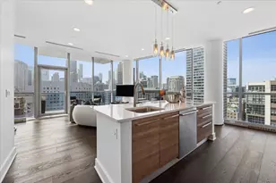 110 W Superior St, Chicago, IL 60654 - Photo 2