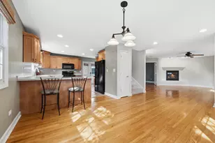 401 Division St, Saint Charles, IL 60174 - Photo 8
