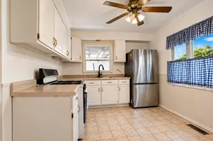 322 Sioux St, Park Forest, IL 60466 - Photo 6