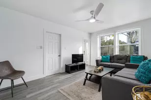 1812 W Erie St, Chicago, IL 60622 - Photo 2