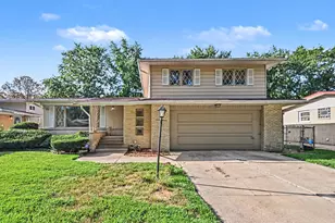 906 N Rainbow Dr, Glenwood, IL 60425 - Photo 2