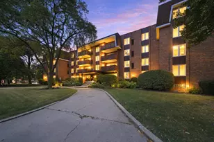 120 S Spruce Ave, Wood Dale, IL 60191 - Photo 1