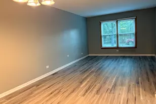 5431 Ebony Ct, Gurnee, IL 60031 - Photo 2