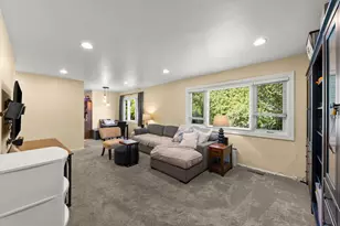724 E Baldwin Rd, Palatine, IL 60074 - Photo 2