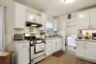 223 Ellen St, Sycamore, IL 60178 - Photo 6