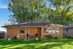 63 N Prairie Ave, Mundelein, IL 60060 - Photo 1