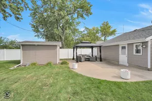 365 N Elm St, Herscher, IL 60941 - Photo 24