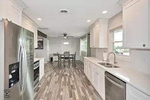 365 N Elm St, Herscher, IL 60941 - Photo 10