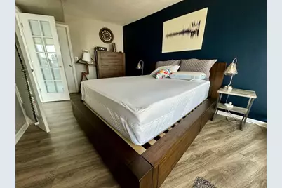 300 N State Street #5033, Chicago, IL 60654 - Photo 8