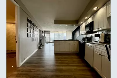 300 N State Street #5033, Chicago, IL 60654 - Photo 6