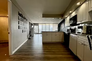 300 N State St, Chicago, IL 60654 - Photo 6