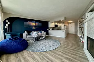 300 N State St, Chicago, IL 60654 - Photo 4