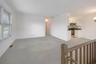 784 Leicester Rd, Elk Grove Village, IL 60007 - Photo 2