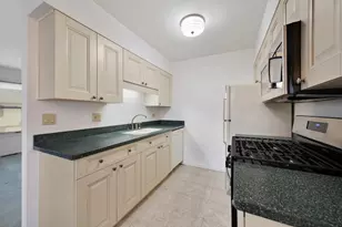 784 Leicester Rd, Elk Grove Village, IL 60007 - Photo 10
