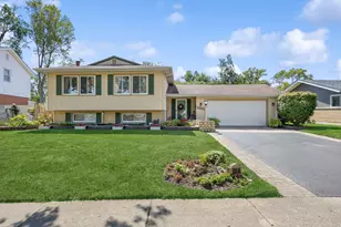18846 Queens Rd, Homewood, IL 60430 - Photo 1