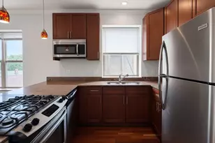 7229 N Rogers Ave, Chicago, IL 60645 - Photo 2