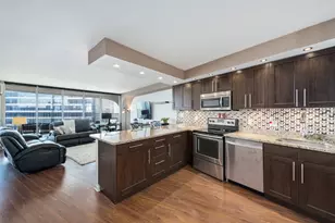 300 N State St, Chicago, IL 60654 - Photo 2