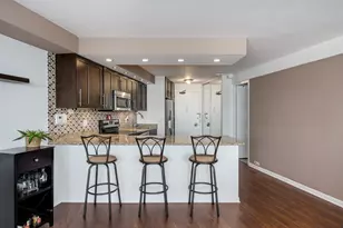 300 N State St, Chicago, IL 60654 - Photo 6