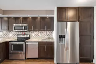 300 N State St, Chicago, IL 60654 - Photo 4