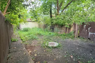 11936 S Prairie Ave, Chicago, IL 60628 - Photo 2