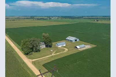 927 N Valentine Road, Polo, IL 61064 - Photo 1
