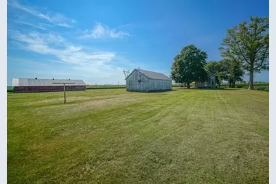 927 N Valentine Road, Polo, IL 61064 - Photo 2