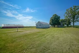 927 N Valentine Rd, Polo, IL 61064 - Photo 2
