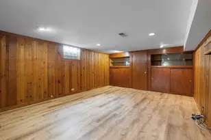 8663 Gross Point Rd, Skokie, IL 60077 - Photo 18