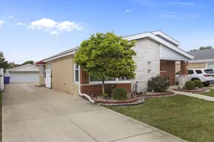 9232 Parkside Ave, Oak Lawn, IL 60453 - Photo 2
