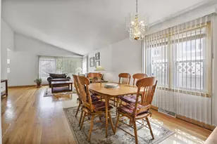 9232 Parkside Ave, Oak Lawn, IL 60453 - Photo 8