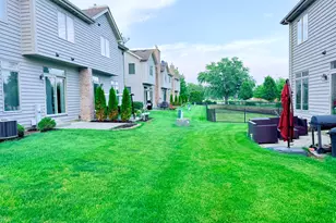 168 Mayo Ct, Elmhurst, IL 60126 - Photo 12