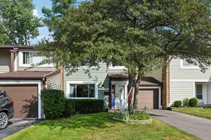 793 Lakeside Cir Dr, Wheeling, IL 60090 - Photo 2